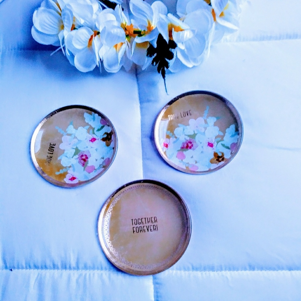 VINTAGE DECORATIVE MINI PLATE.NWT